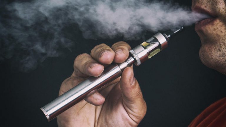 Πώς οι χάκερ μπορούν να μολύνουν το ηλεκτρονικό τσιγάρο