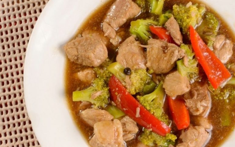 Αυτές είναι οι υγιεινές τροφές που θα σας προστατεύσουν από τον ήλιο