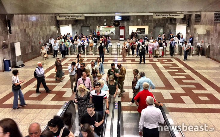 Έκλεισαν οι μπάρες στο μετρό