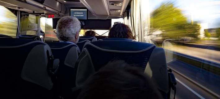 Αναγνώσεις ποιημάτων μέσα στο λεωφορείο Πειραιάς-Κηφισιά, χωρίς εισιτήριο [πρόγραμμα]