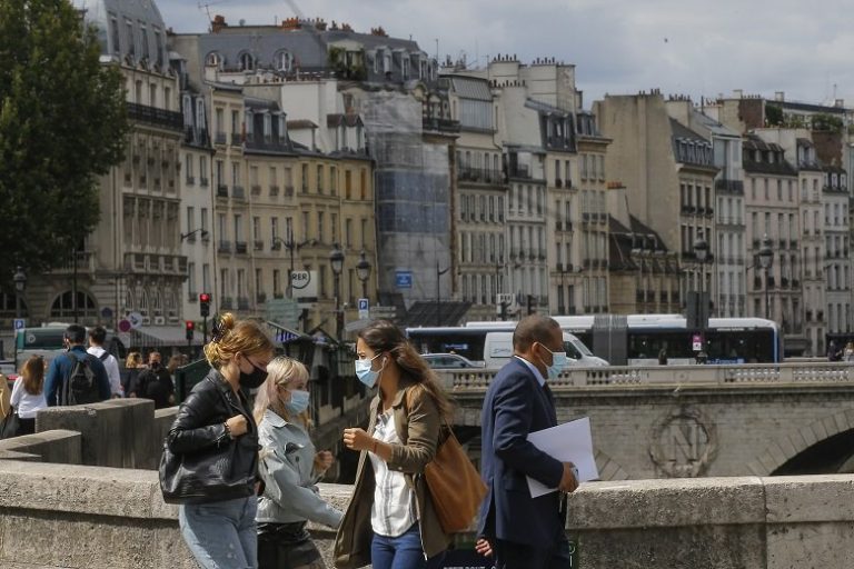 Κοροναϊός: Παντού μάσκες από το πρωί της Παρασκευής στο Παρίσι
