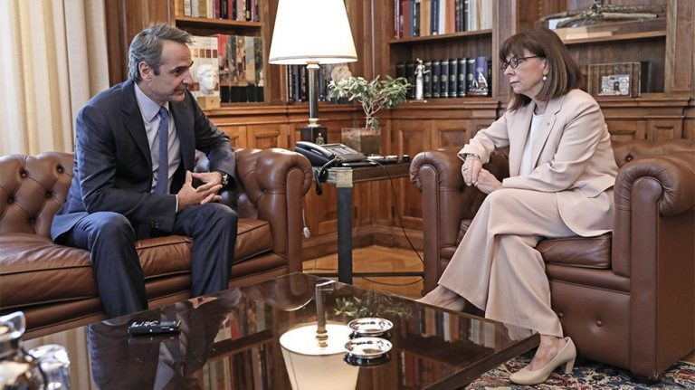 Κορωνοϊός: Μήνυμα Μητσοτάκη στους πολίτες το απόγευμα – Αντίστροφη μέτρηση για τα νέα μέτρα