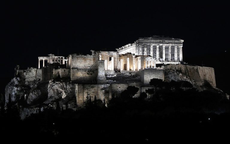 Ακρόπολη: Νέος φωτισμός, πολλές συζητήσεις