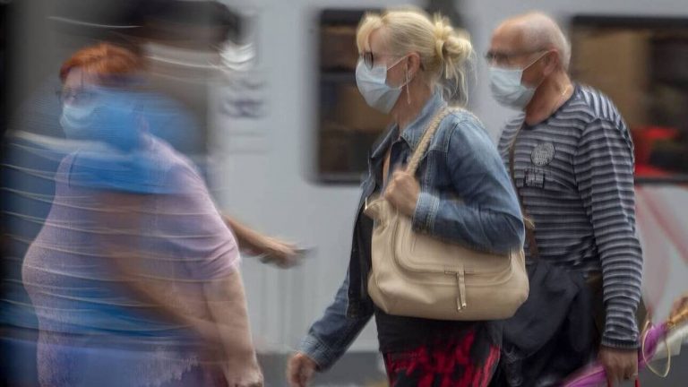 Κορωνοϊός: Η νέα πραγματικότητα, οι ανησυχίες των ειδικών και οι «κόκκινες» περιοχές