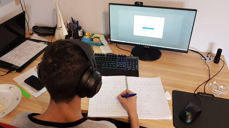 Τηλεκπαίδευση: «Ποδαρικό» για δημοτικά και νηπιαγωγεία