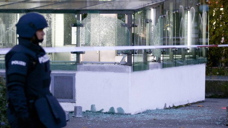 Τρόμος στη Βιέννη: Πέντε νεκροί, 15 τραυματίες από την τυφλή επίθεση – «Παγωμένη» η Ευρώπη