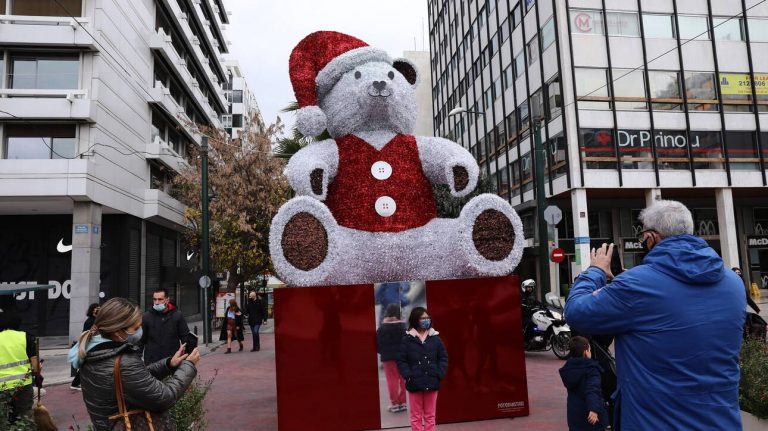 Lockdown: Αποκαλυπτήρια για την επιχείρηση «ρεβεγιόν Χριστουγέννων»