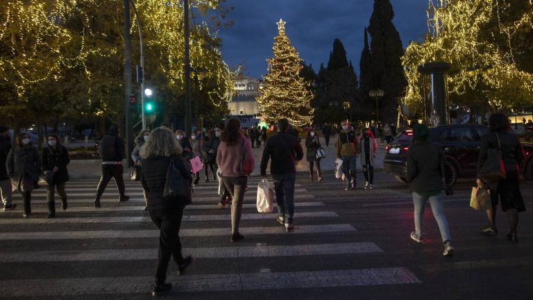 «Αστακός» η Αττική για τις γιορτές: Έκτακτη τηλεδιάσκεψη στο Μαξίμου