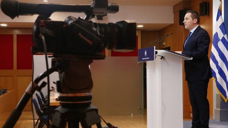 Ανοίγουν τη Δευτέρα κομμωτήρια, βιβλιοπωλεία – Λιανεμπόριο μόνο με click away