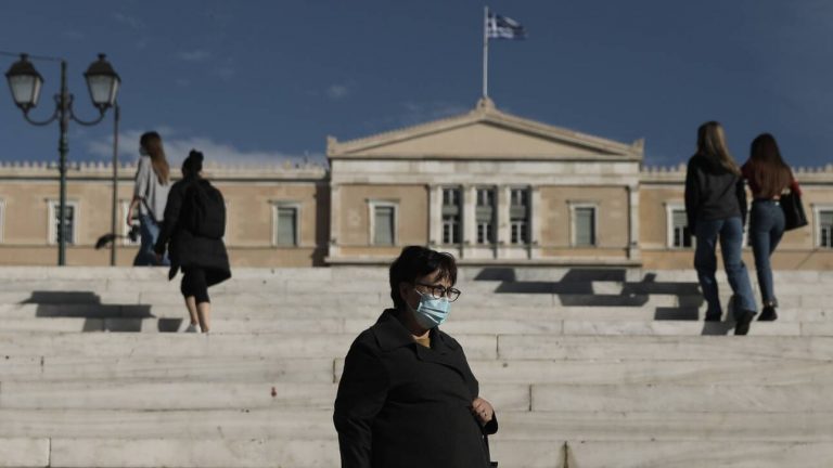 Εβδομάδα μεγάλων προκλήσεων: Νέο στέλεχος και «μαραθώνιος» για το εμβόλιο