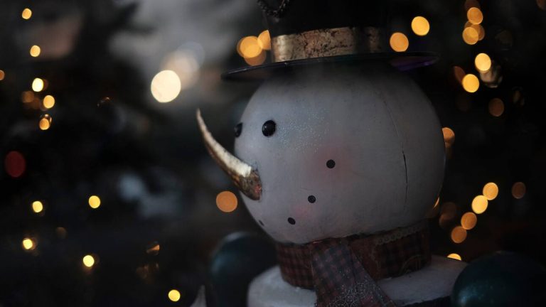 Έτσι θα κάνουμε γιορτές – Όλα τα μέτρα για μετακινήσεις, συναθροίσεις, εκκλησίες