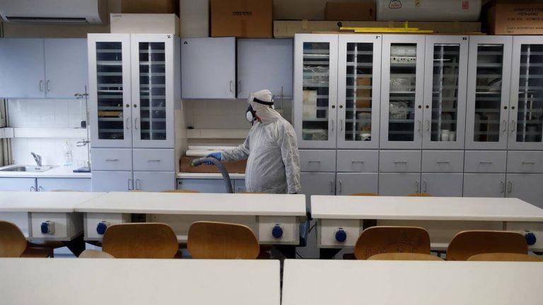 Γώγος: Ανοιχτό το ενδεχόμενο να μην ανοίξουν γυμνάσια και λύκεια τη Δευτέρα