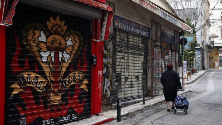 «Κόκκινη» απειλή η Αττική: Σενάριο νέου lockdown στην αγορά – Στο τραπέζι και η αγόρευση μετά τις 6