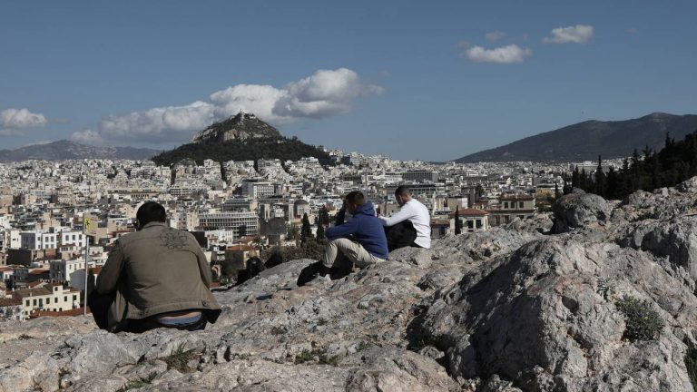 Lockdown: Κωδικός 6 μόνο στο δήμο κατοικίας – Τι θα ισχύει από την Πέμπτη