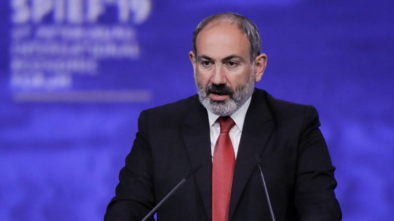 Αρμενία: Στρατιωτικό πραξικόπημα σε βάρος του καταγγέλλει ο Πασινιάν