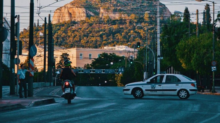 Νέος ΚΟΚ: Οι πέντε αλλαγές – «κλειδιά» για πρόστιμα, παραβάσεις και ταχύτητα