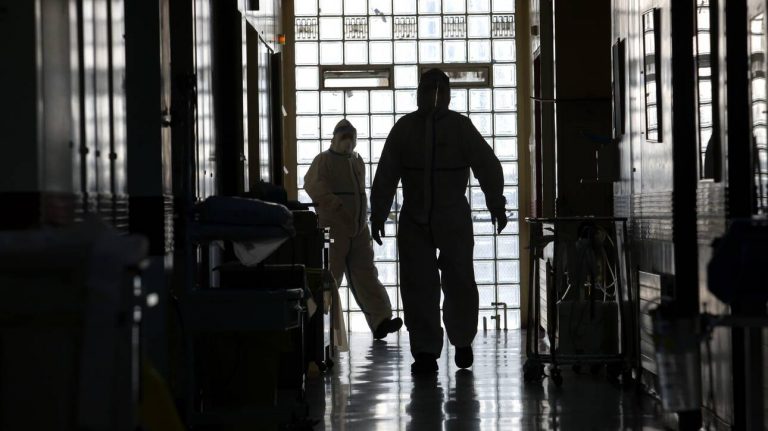 Ξεκίνησε η επιστράτευση γιατρών στην Αττική