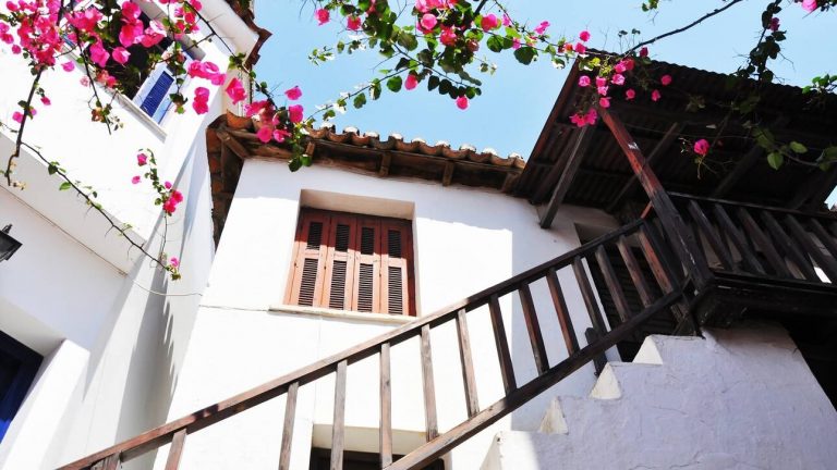 Family Traveller: Δέκα ελληνικά νησιά στο top 10 των οικογενειακών διακοπών