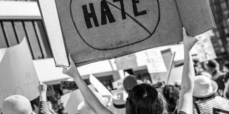 Είσαι όσο ετεροφοβικός, όσο φαίνεσαι…