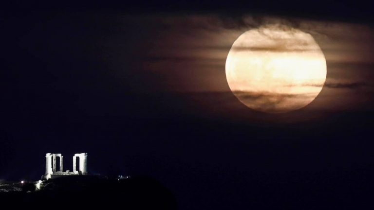«Φεγγάρι των Λουλουδιών»: Την Τετάρτη η δεύτερη φετινή υπερπανσέληνος – Oρατή στην Ελλάδα