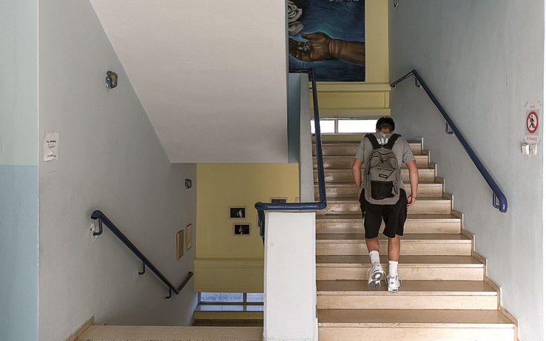 Κορωνοϊός: Πώς ανοίγουν σχολεία και ΑΕΙ