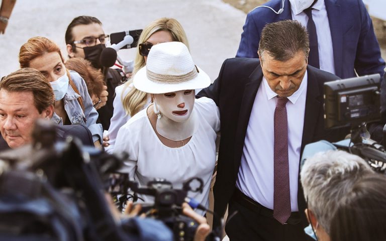 Επίθεση με βιτριόλι: Η Ιωάννα, σύμβολο δύναμης και αξιοπρέπειας