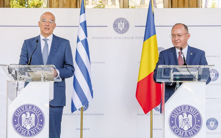 Αιχμές Δένδια κατά της Τουρκίας