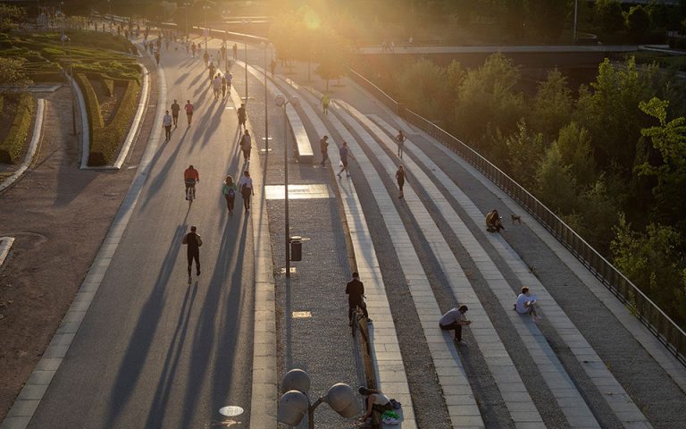 Ισπανία: Υποχρεωτική μάσκα και σε εξωτερικούς χώρους