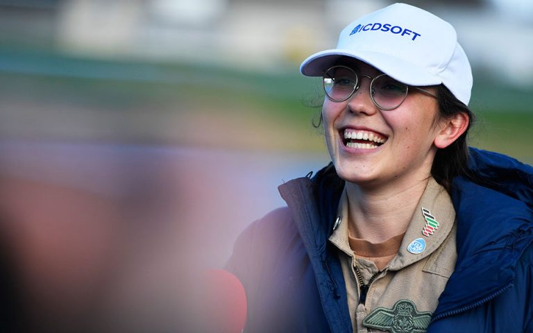 Ζάρα Ράδερφορντ: Η νεαρότερη πιλότος που ταξίδεψε σε όλο τον κόσμο