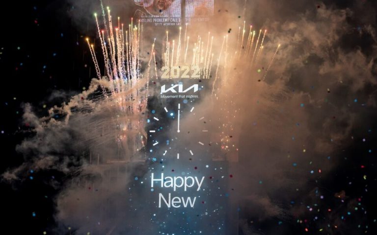 Πρωτοχρονιά στη σκιά της «Όμικρον»: Πώς υποδέχθηκε ο πλανήτης το 2022