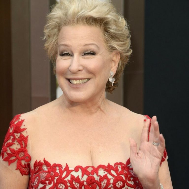 Μπέτι Μίντλερ: «Ας απαγορεύσουμε το Viagra- Γιατί αν η εγκυμοσύνη είναι «θέλημα Θεού», τότε το ίδιο είναι και το κουτσό μόριό σου»