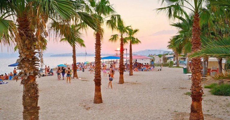 Υπουργείο Υγείας: Αυτές είναι οι περιοχές όπου απαγορεύεται το κολύμπι στην Αττική