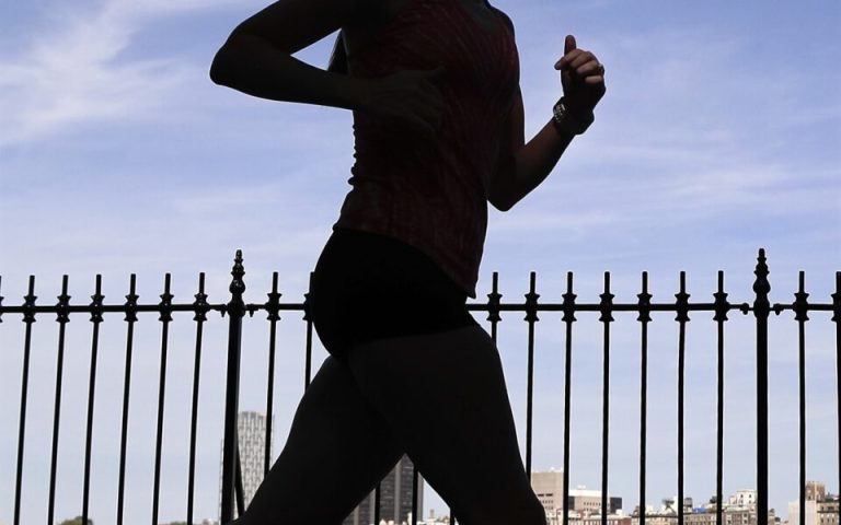 Έρευνα: Η άσκηση κερδίζει και τον κορωνοϊό