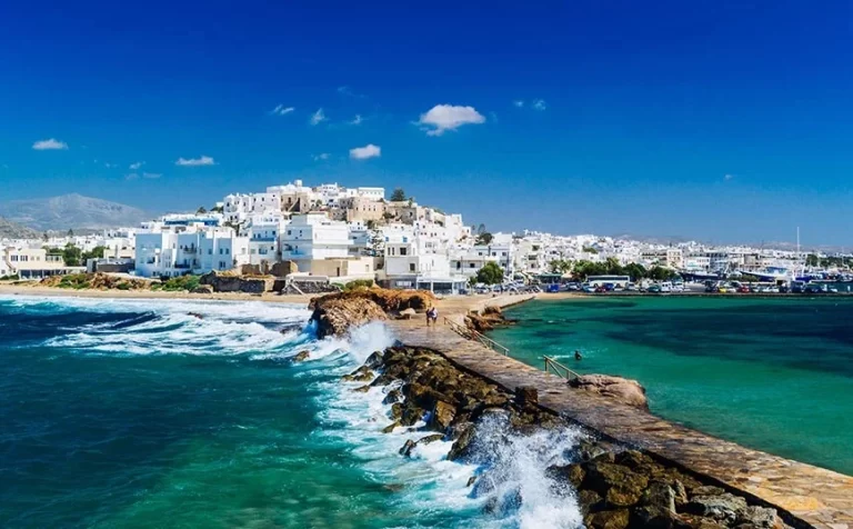 Η Νάξος ανάμεσα στους προορισμούς με τις καλύτερες παραλίες στον κόσμο, σύμφωνα με Γερμανούς