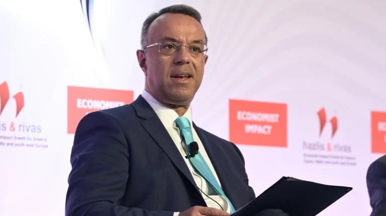 Σταϊκούρας: Ρεαλιστικά αισιόδοξος ότι η Ελλάδα μπορεί και θα τα καταφέρει, λέει στο συνέδριο Economist