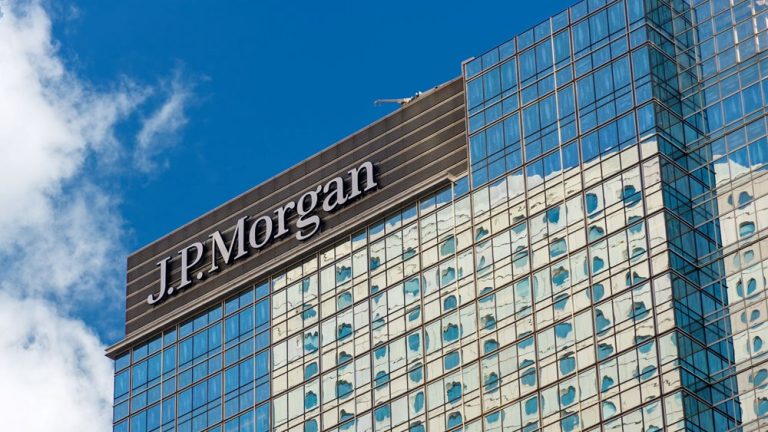 JP Morgan: Εντυπωσιακές οι επιδόσεις των ελληνικών τραπεζών στον ψηφιακό μετασχηματισμό – Παραμένει overweight