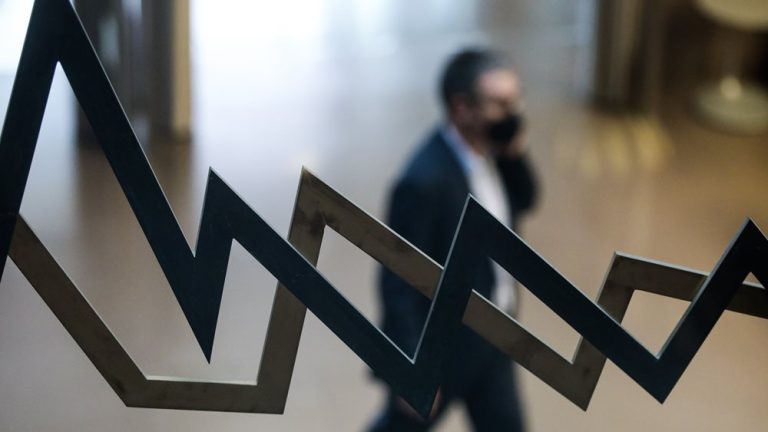 Χρηματιστήριο: Στο “κόκκινο” με χαμηλό τζίρο