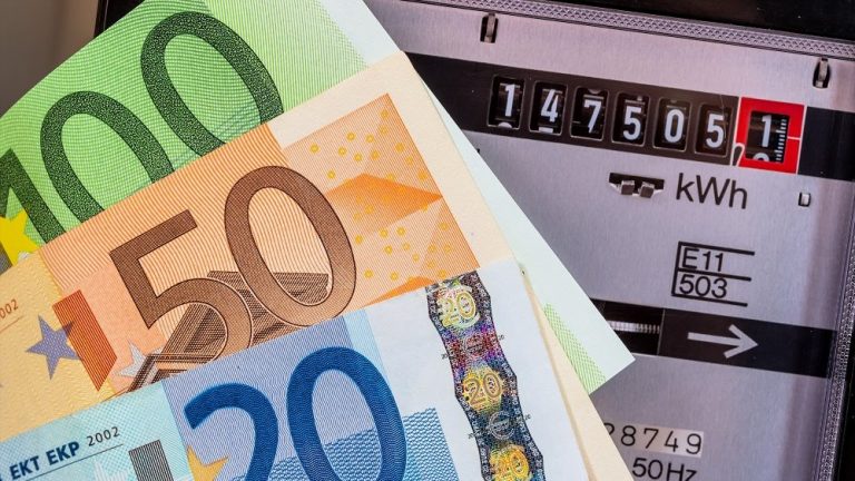 Έρχεται αξιοσημείωτη μείωση στους λογαριασμούς ρεύματος τον Νοέμβριο