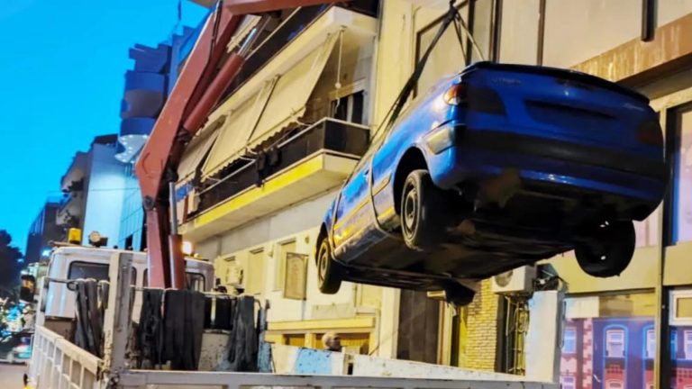 Σηκώνουν αυτοκίνητα με γερανούς -Πώς να προστατευτείς από τη νέα μάστιγα των δρόμων