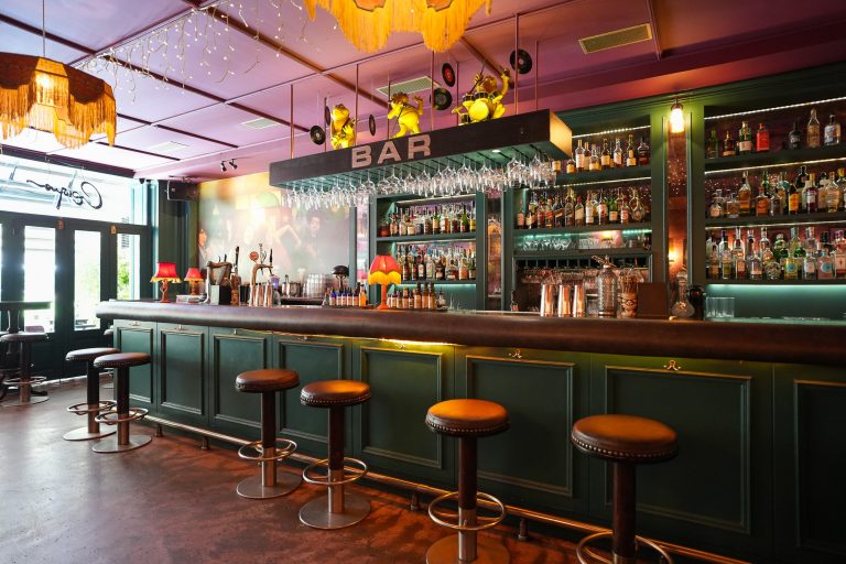 «Το Άρωμα Πλατείας» στη Νέα Σμύρνη: Μια Πολυεπίπεδη Εμπειρία Διασκέδασης