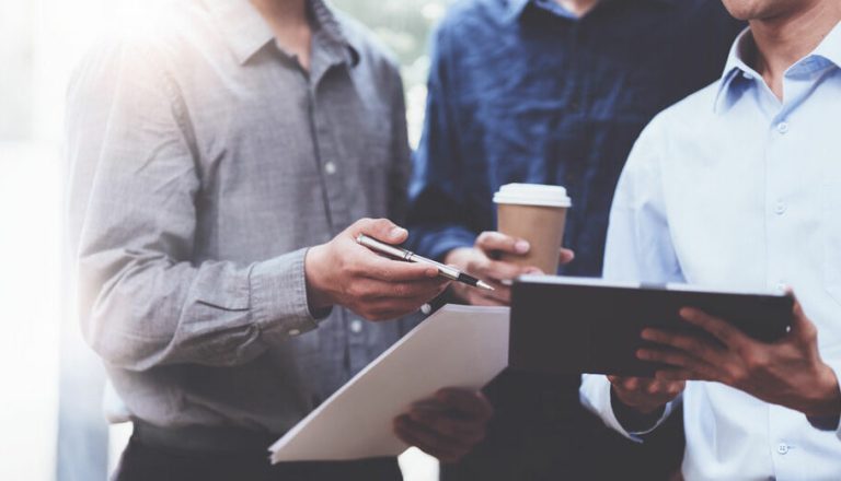 Μισθοί: Ποιοι θα δουν αύξηση έως και 30% στον ιδιωτικό τομέα