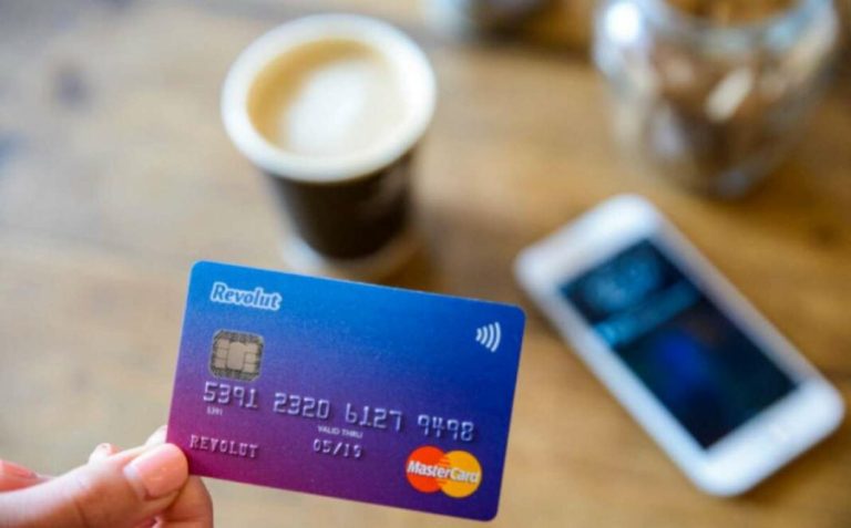 Revolut: Δεν ενημερώνει την εφορία!