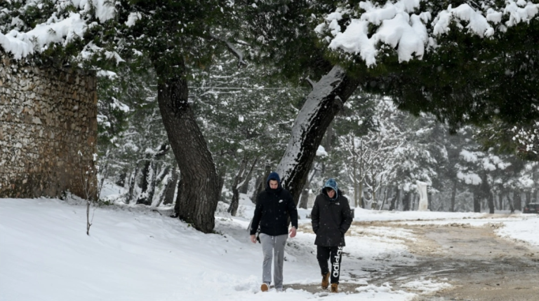 Καιρός: Με χιονοπτώσεις σε χαμηλά υψόμετρα ξεκινά η πρώτη ψυχρή εισβολή – Έρχεται και δεύτερη το Σαββατοκύριακο