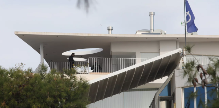 Σοκ στη Γλυφάδα: Τρεις νεκροί εργαζόμενοι από την εισβολή ενόπλου σε ναυτιλιακή, αυτοκτόνησε ο δράστης