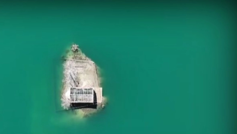 Απόκοσμη εικόνα στην Αχαΐα: Εμφανίστηκε εκκλησάκι που βρισκόταν κάτω από το νερό εδώ και χρόνια