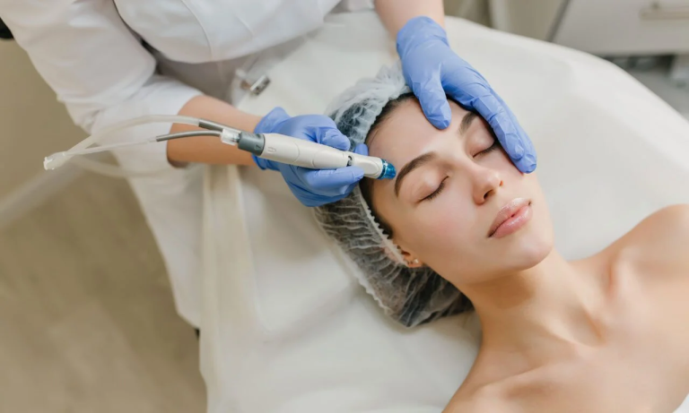 Αισθητική δερματολογία: Γιατί οι θεραπείες πρέπει να γίνονται μόνο σε ειδικευμένους γιατρούς