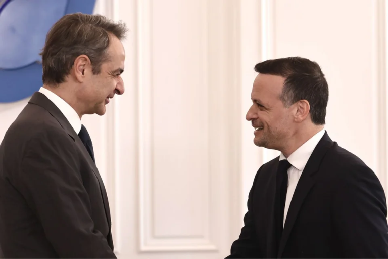 Σε εξέλιξη η συνάντηση Μητσοτάκη-Δούκα στο Μέγαρο Μαξίμου