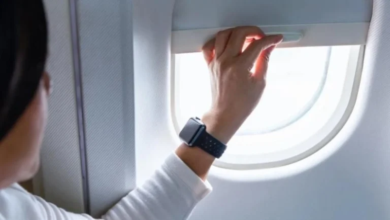 Απογείωση & προσγείωση: Η κρίσιμη οδηγία στο αεροπλάνο που μπορεί να σώσει ζωές